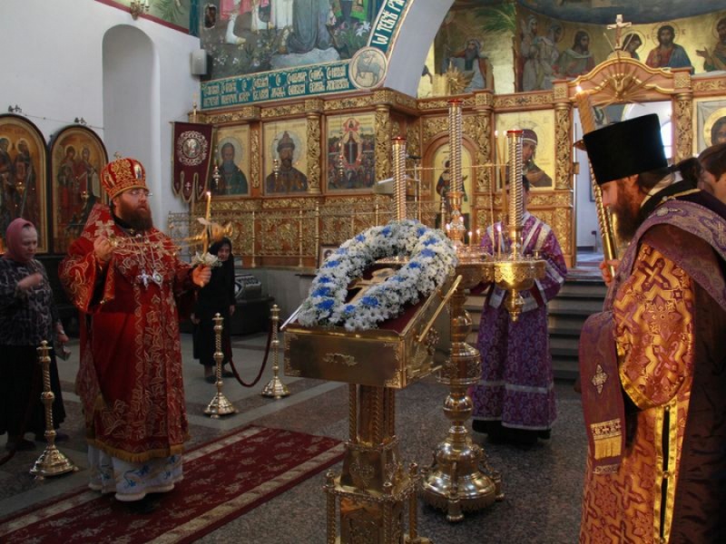 В канун Крестопоклонной недели епископ Шахтинский и Миллеровский Игнатий совершил всенощное бдение в Покровском кафедральном соборе г. Шахты