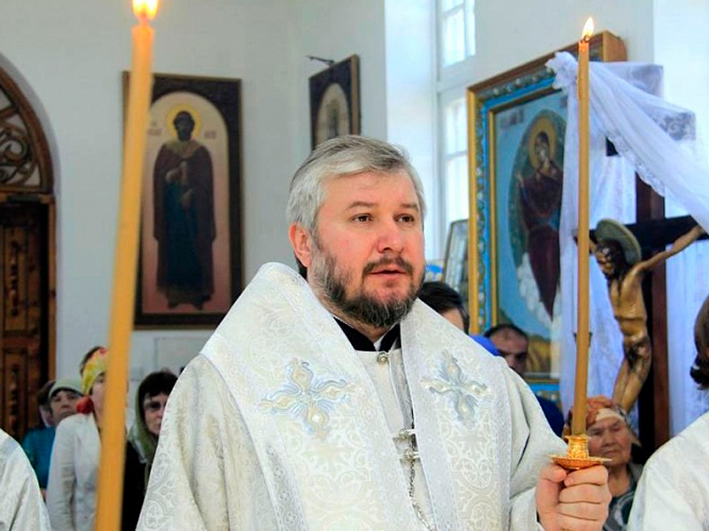 В Троицкую родительскую субботу Преосвященнейший епископ Симон совершил Божественную литургию в храме Архистратига Михаила г. Новошахтинска