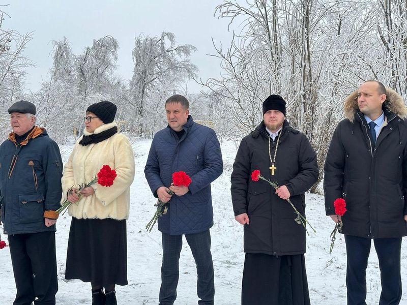 В Зверево-Никольском благочинии почтили память Героев Отечества