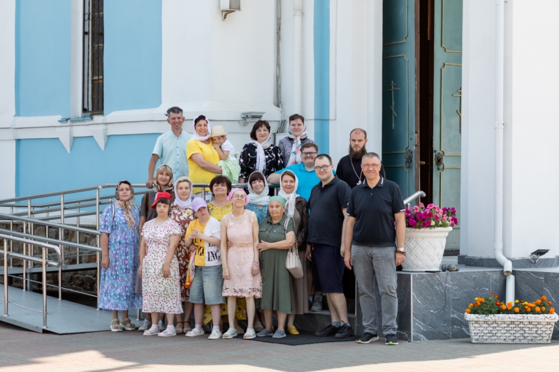 В Покровском кафедральном соборе г. Шахты состоялась праздничная встреча, посвящённая Дню семьи, любви и верности ﻿