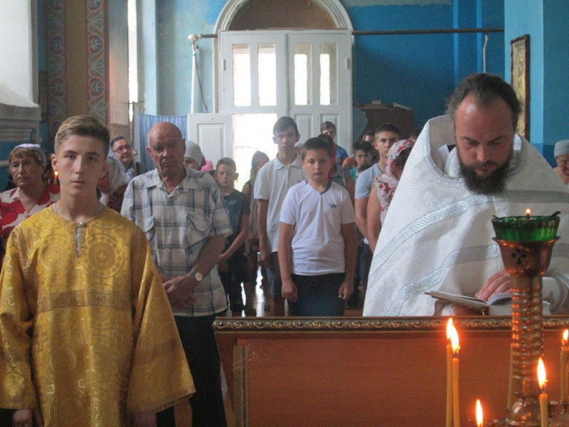 В храме Пресвятой Троицы с. Маньково иерей Антоний Бережной совершил молебен на начало учебного года