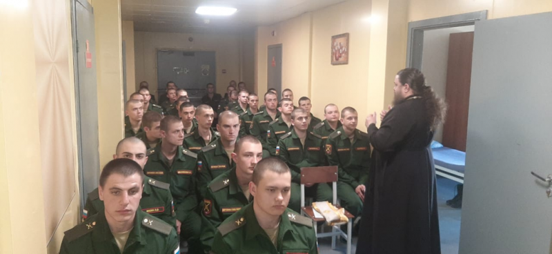Настоятель храма святителя Тихона Задонского ст. Кривянскокой с пастырским визитом посетил 102 мотострелковый полк