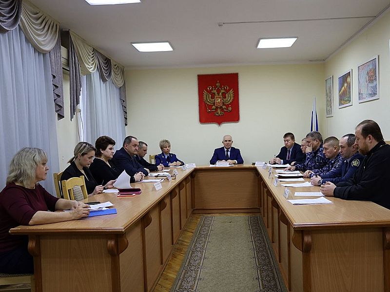 Под председательством главы администрации Новошахтинска Сергея Бондаренко состоялось совещание по обеспечению правопорядка в городе