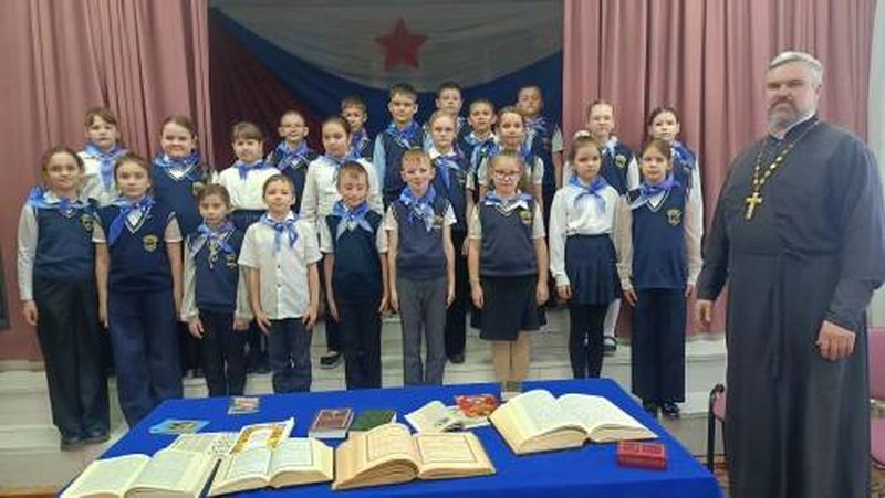 В школе №3 Каменска-Шахтинского прошло мероприятие ко Дню православной книги для младших школьников