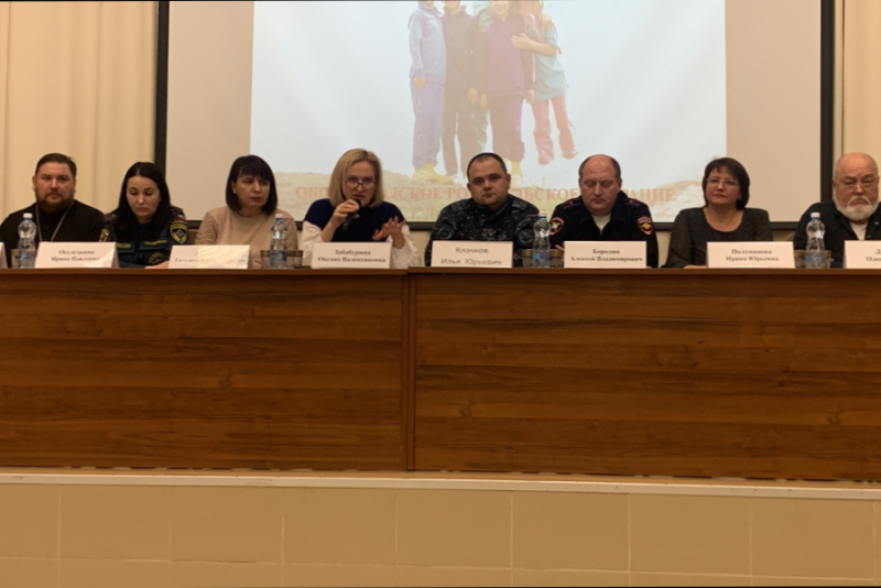 Благочинный приходов Донецкого округа принял участие в общегородском родительском собрании.