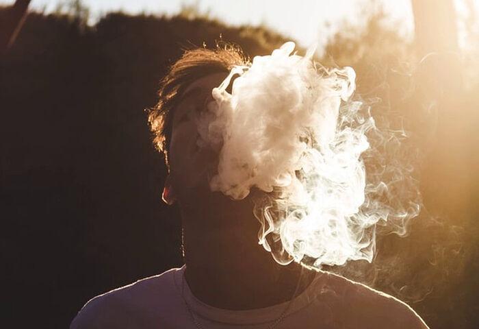 «БАТЮШКА, ВАШ СЫН КУРИЛ В ТУАЛЕТЕ! И СКЛОНЯЛ К ЭТОМУ ФИЗРУКА!»