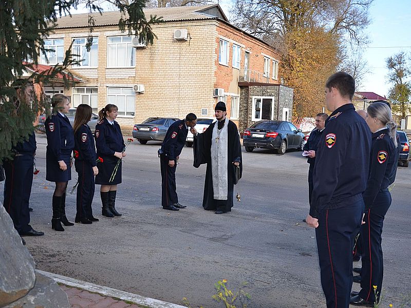 Иерей Александр Левчик совершил заупокойную литию по погибшим сотрудникам полиции Боковского района