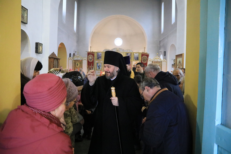 Накануне дня памяти святителя Николая Чудотворца Преосвященнейший епископ Симон совершил всенощное бдение в Никольском храме пос. Аюта