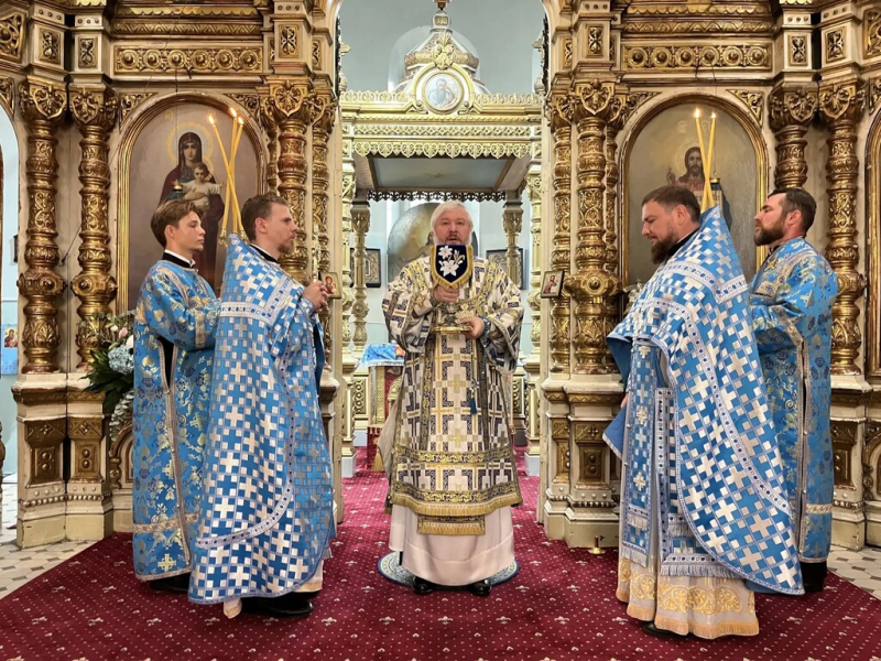 В праздник Успения Пресвятой Богородицы епископ Симон совершил Божественную литургию в храме Донецкого Успенского архиерейского подворья станицы Гундоровской
