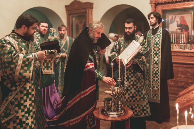 Преосвященнейший епископ Симон совершил всенощное бдение в храме блаженной Ксении Петербургской города Шахты