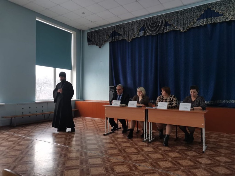 Священник принял участие в отчете главы Администрации поселка Горный