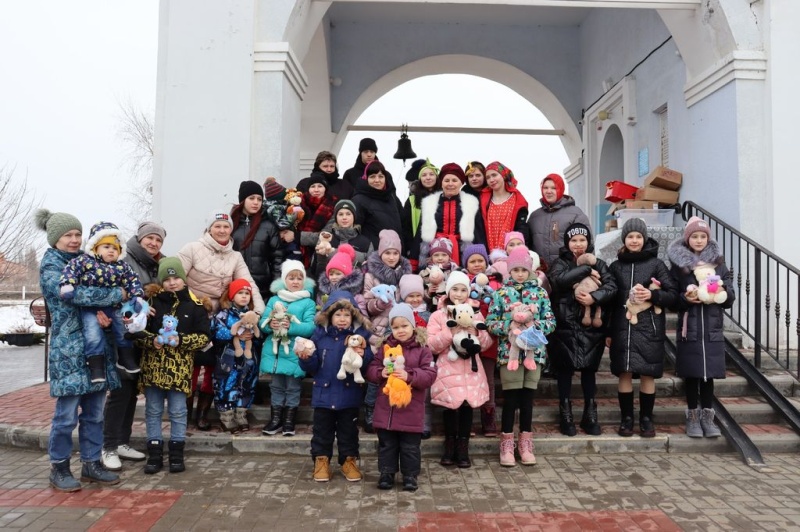 В прощеное воскресенье на площади перед Донским храмом г. Новошахтинска состоялись народные гуляния, посвященные Масленице