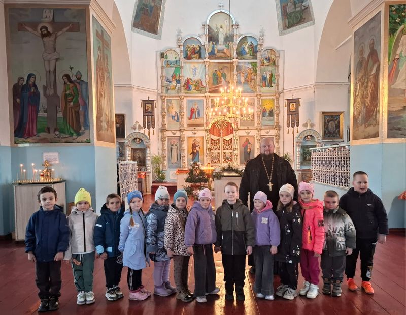 Воспитанники детского сада села Шептуховка посетили храм Покрова Пресвятой Богородицы