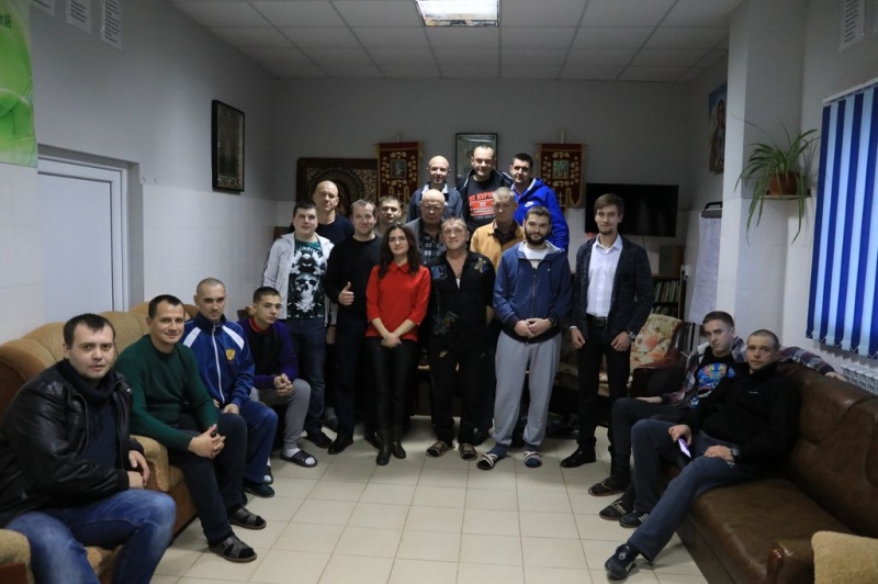 Епархиальная молодежь «Свет души» приехала поддержать участников реабилитации епархиального центра для наркозависимых в хут. Маркин