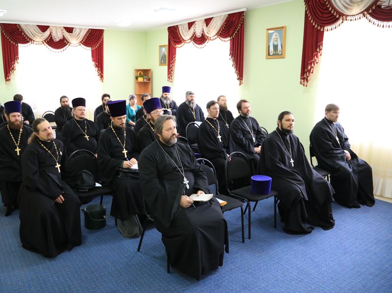 Очередную лекцию курсов повышения квалификации духовенства провел член дисциплинарно-аттестационной комиссии Шахтинской епархии протоиерей Александр Минин