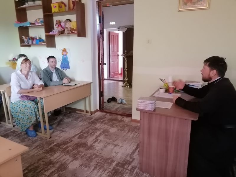 В храме Архистратига Михаила продолжаются Библейские занятия по изучению Священного Писания