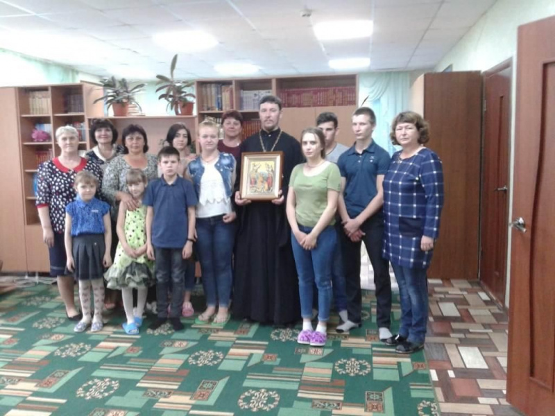 Иерей Роман Митяшин встретился с воспитанниками детского дома х. Калининский