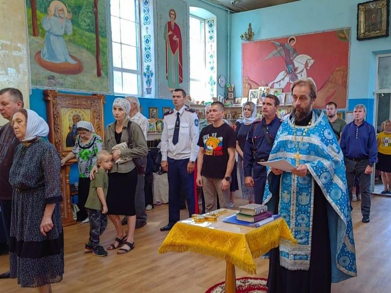 В день празднования иконы Божией Матери «Августовская» духовник Нижнедонского Юрта совершил молебен