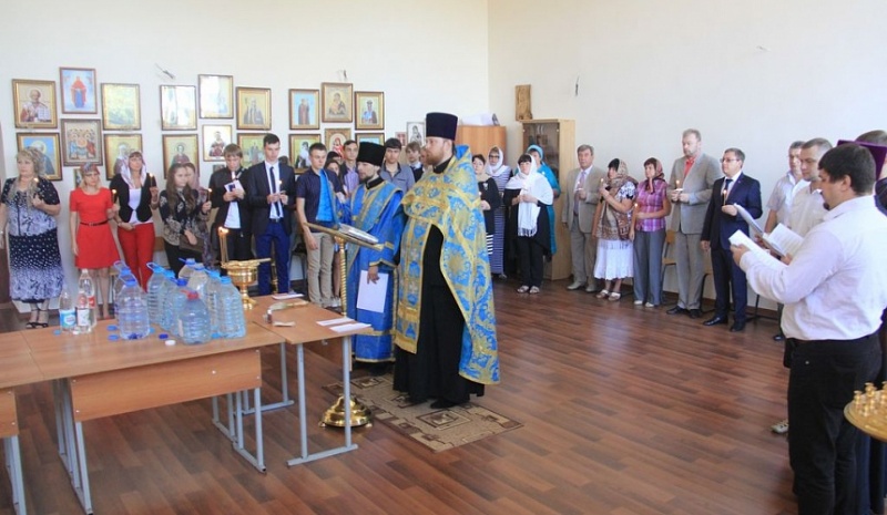 Об успешной учёбе в День знаний помолились студенты и преподаватели шахтинского филиала ДГТУ