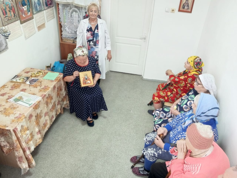 О святом праведном Павле Таганрогского поговорили в доме престарелых поселка Садовый 