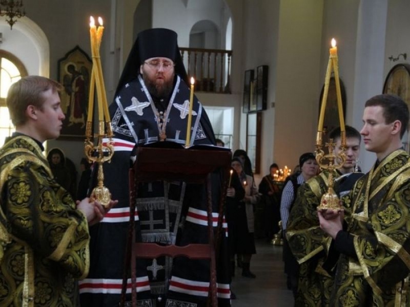 В понедельник первой седмицы Великого поста владыка Игнатий совершил Великое повечерие в Покровском кафедральном соборе г. Шахты
