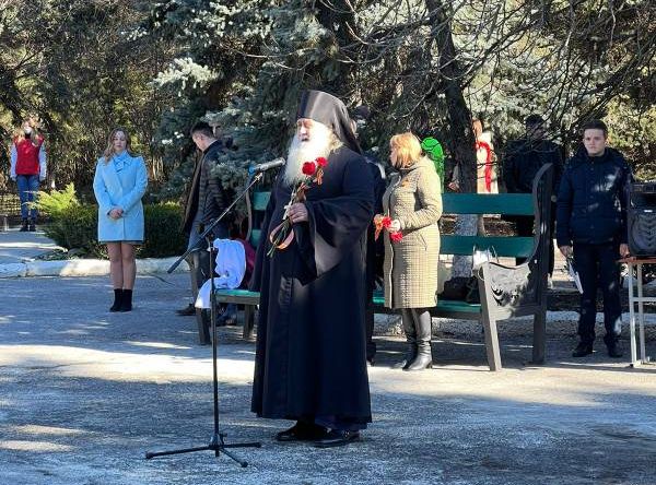 В ДонГАУ п. Персиановский отметили 79-ю годовщину освобождения от немецко-фашистских захватчиков. В событии принял участие иеромонах Николай (Наметышев)