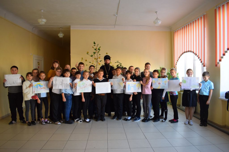 Протоиерей Сергий Яценко и иерей Иоанн Трофимов провели встречу с родителями и учащимися школы № 48 с. Алексеевка в рамках духовной гостиной «Церковь – душа села»