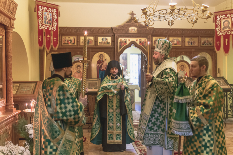 Накануне дня памяти блаженной Ксении Петербургской Преосвященнейший епископ Симон совершил всенощное бдение