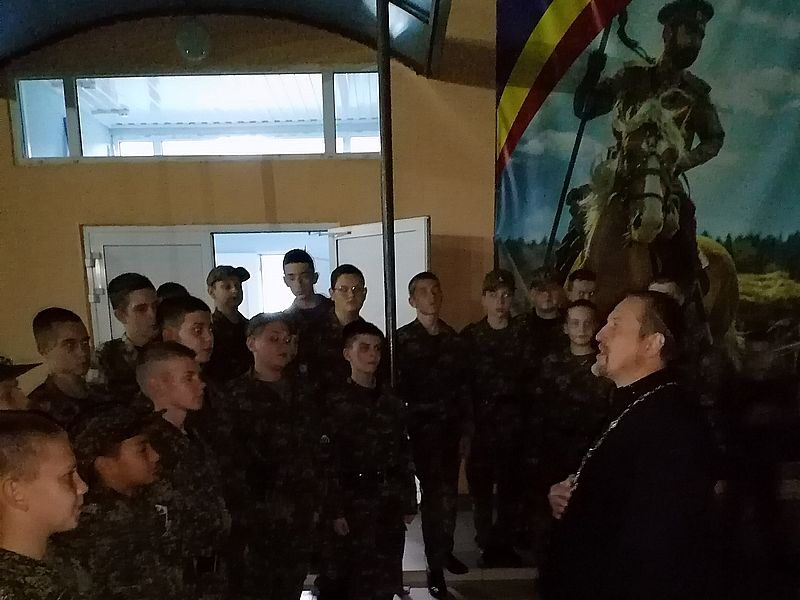 В Шахтинском казачьем кадетском корпусе прошла встреча духовника с кадетами