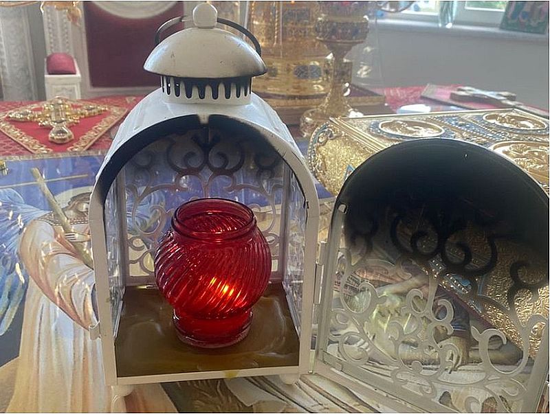 Благодатный огонь доставили в Донецк