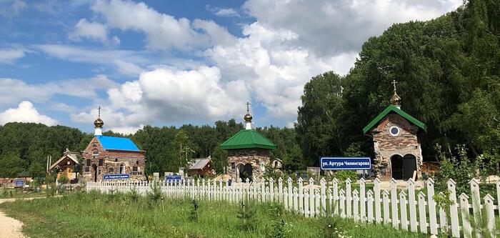 ДЕРЕВНЯ ФЕДОРА КОНЮХОВА, СТО ЧАСОВЕН И ЛАСТОЧКА