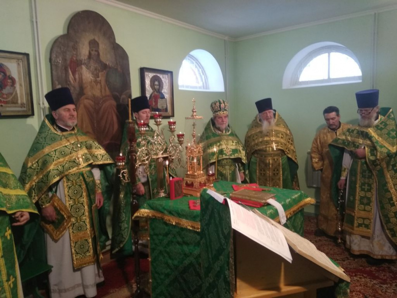 В приделе храма Сретения Господня станицы Базковской, освященном в честь прп. Серафима Саровского состоялось соборное богослужение