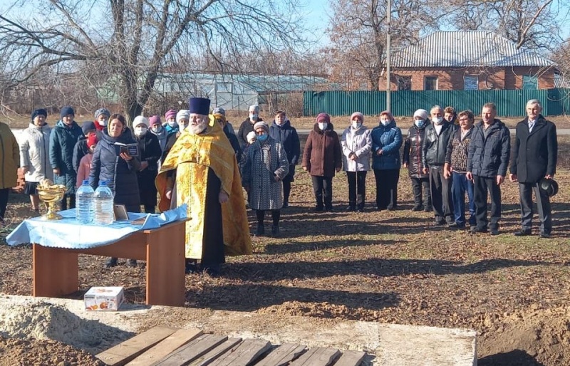 Молебен перед строительства храма совершен в х. Карповка