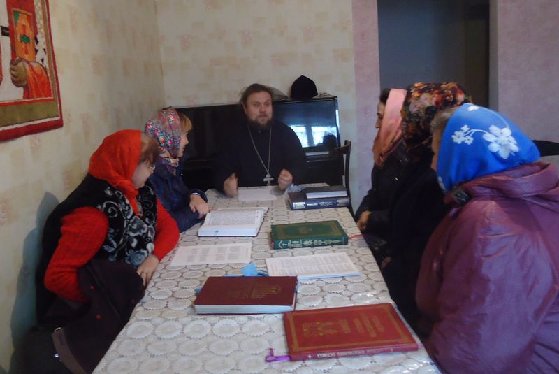 В храме свщмч. Захарии г. Новошахтинска в Неделю ваий состоялась беседа настоятеля храма иерея Сергия с прихожанами