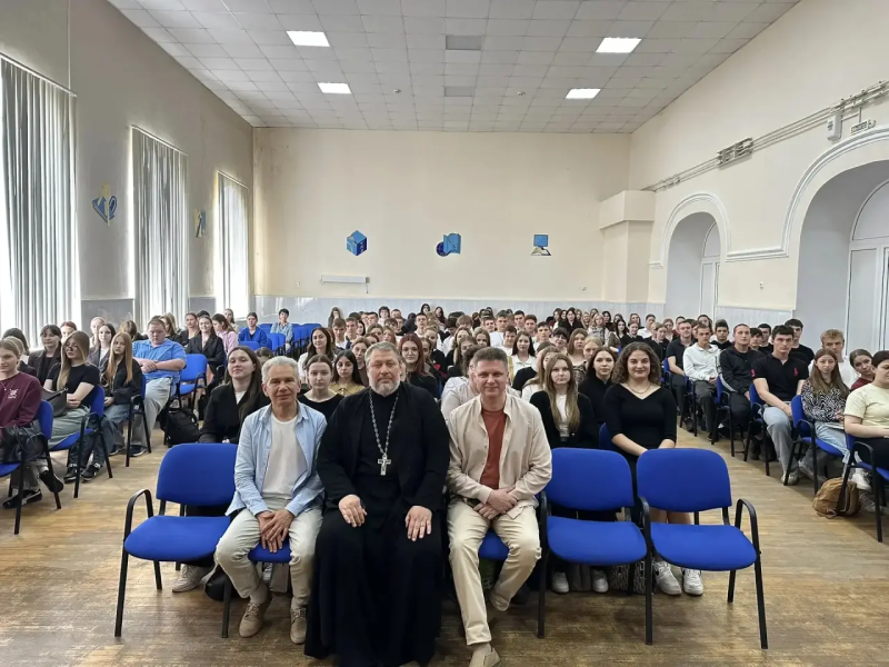 Встречи молодёжи с экспертом синодального отдела прошли в Каменске-Шахтинском