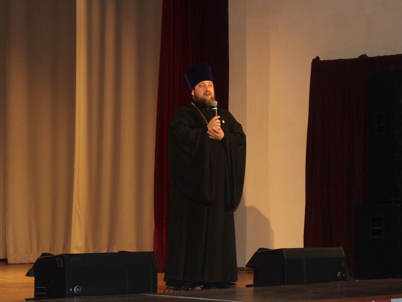 Иерей Симеон Есин поздравил миллеровцев с Днем семьи, любви и верности