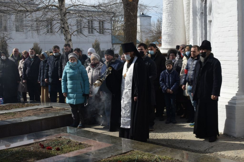 Паломники из числа прихожан храма Архистратига Михаила пос. Каменоломни молитвенно почтили память архимандрита Модеста (Потапова)