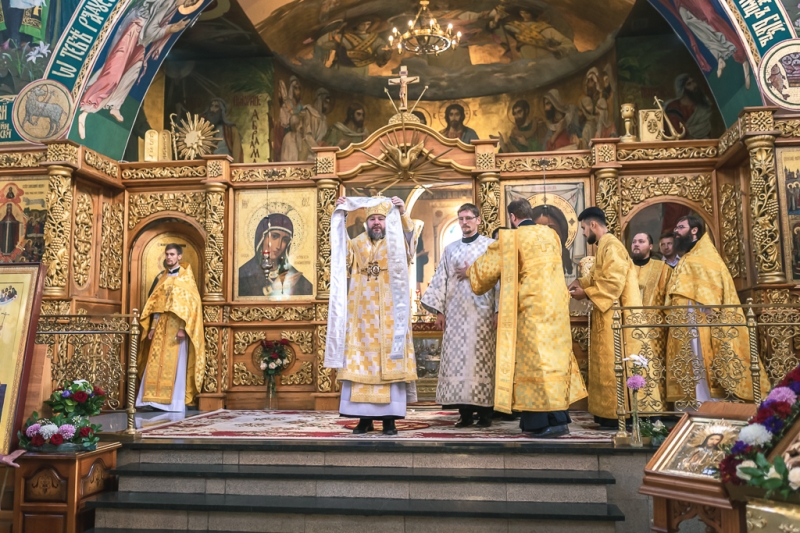 Преосвященнейший епископ Симон совершил Божественную литургию и диаконскую хиротонию в Покровском кафедральном соборе г. Шахты