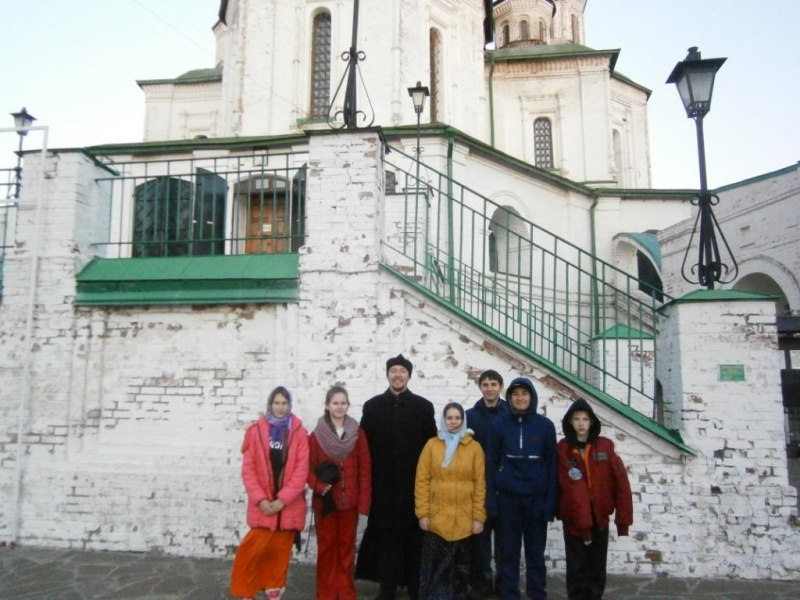 Учащиеся церковно-приходской школы под руководством благочинного Верхнедонского округа иерея Романа Митяшина совершили поездку в станицу Старочеркасскую и парк «Лога»