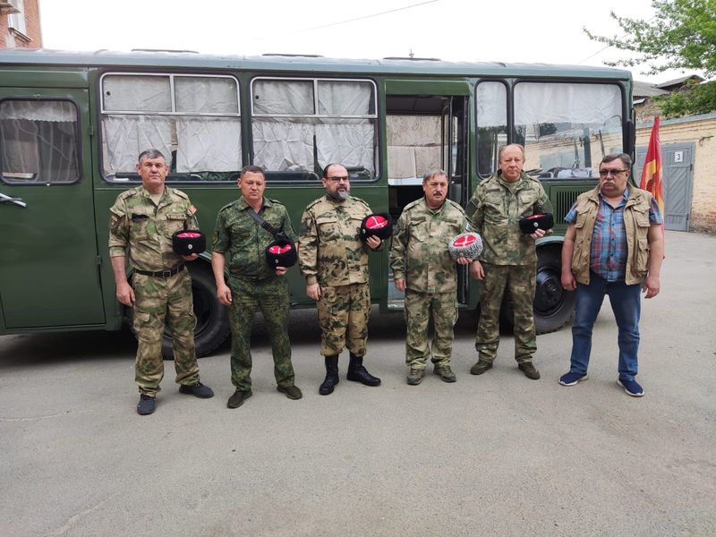 Гуманитарный конвой Донецкого округа ВКО ВВД и Шахтинской епархии доставил подарки бойцам казачьего штурмового отряда «Шторм»