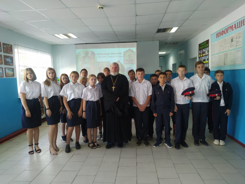 Иерей Евгений Литвиненко принял участие в открытом уроке для старшеклассников Ажиновской казачьей средней школы на тему «Александр Невский – личность нации»