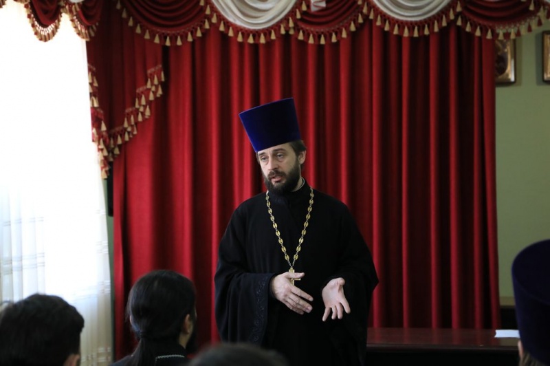 В рамках курсов повышения квалификации духовенства Шахтинской епархии очередную лекцию провел председатель религиозного образования и катехизации протоиерей Сергий Яценко