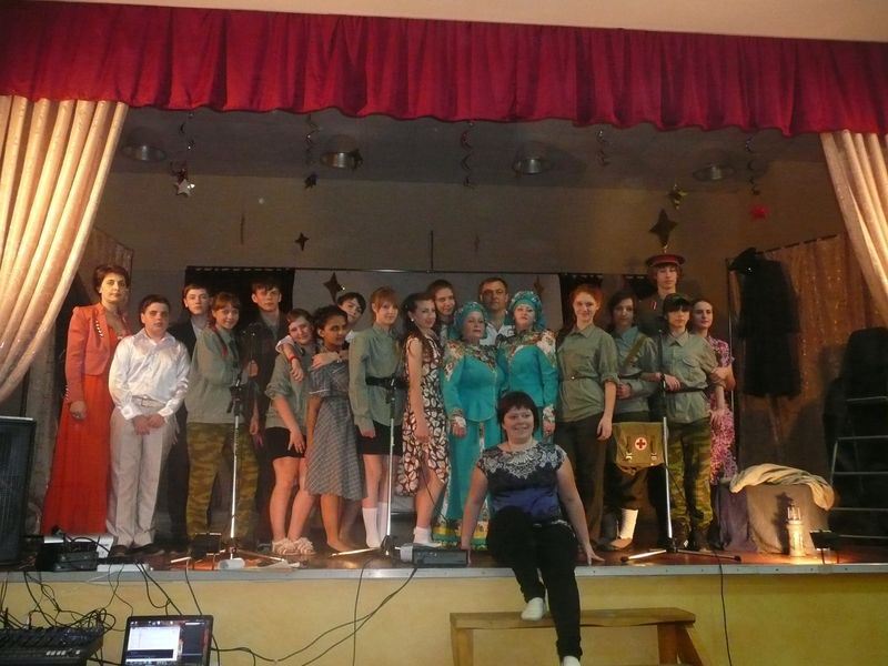 С праздником Победы шахтинцев поздравили воспитанники воскресной школы «Покров»