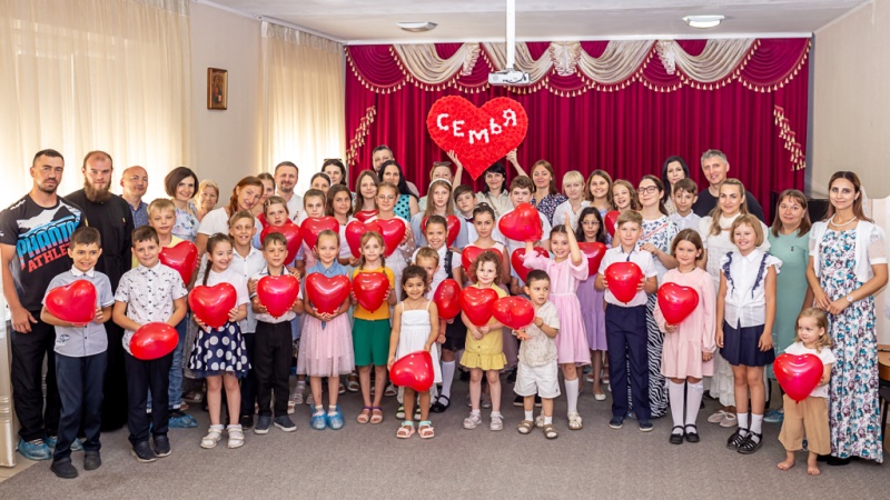День семьи, любви и верности отметили в духовно-просветительском центре «Покров» города Шахты