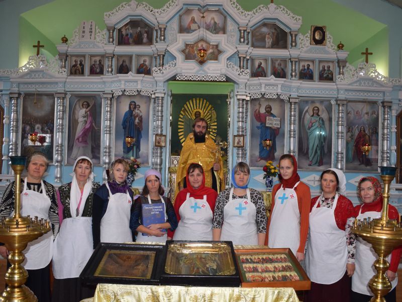 Сестрам Марфо-Мариинского Сестричества, православной службой «Милосердие» г. Москва передан в дар фундаментальный учебник по основам помощи неизлечимо больным детям