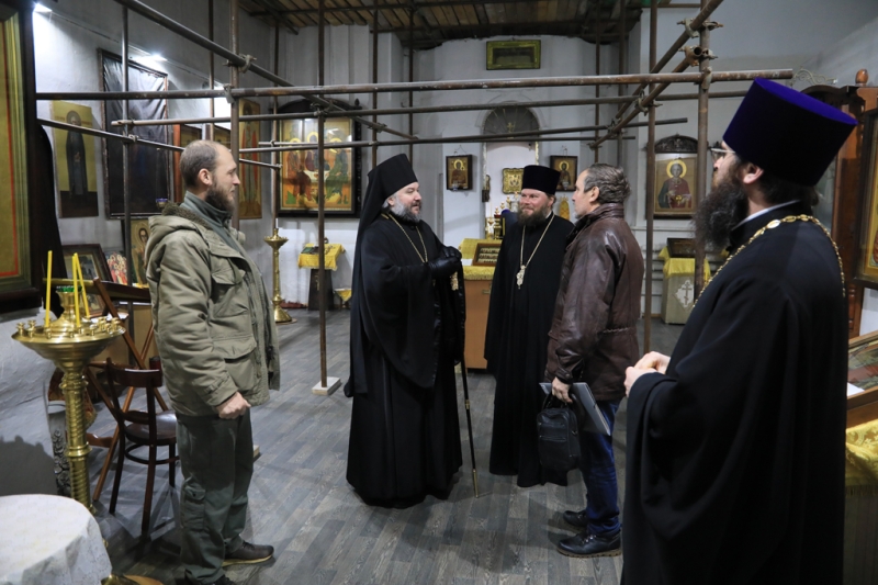 Епископ Шахтинский и Миллеровский Симон с рабочим визитом посетил Пятницкое архиерейское подворье станицы Манычской, где ознакомился с ходом восстановительных работам храма