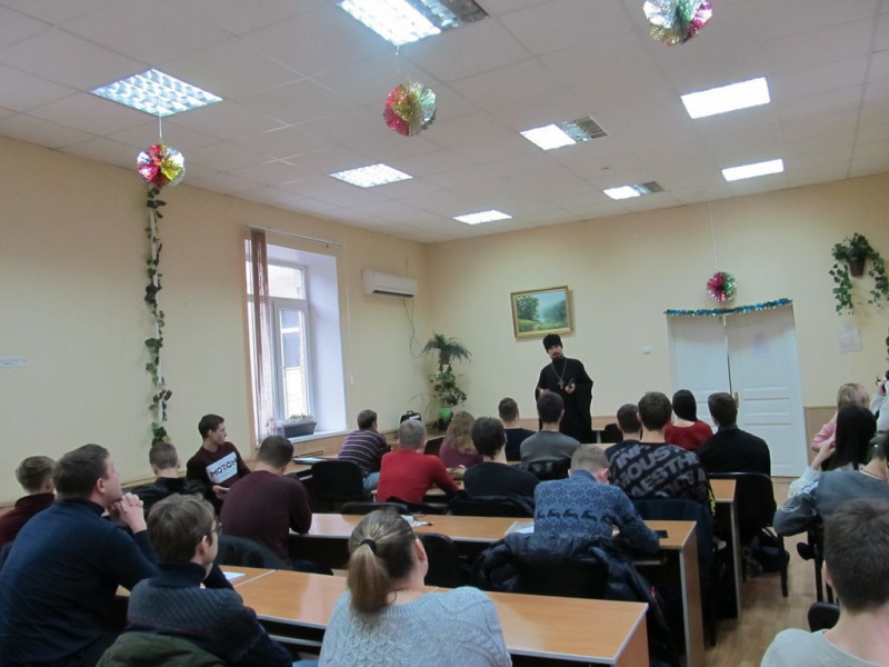 Иерей Иоанн Трофимов побеседовал со студентами о многообразии религиозного опыта в современном мире