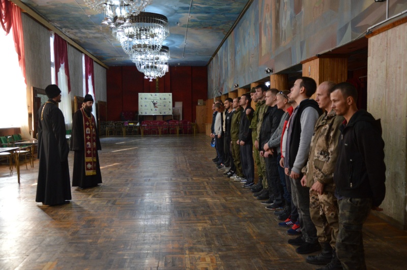 Мобилизованных шахтинцев напутствовали священники