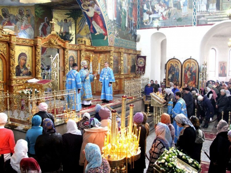 Преосвященнейший епископ Симон в праздник Благовещения Пресвятой Богородицы возглавил Литургию в Покровском соборе кафедрального города Шахты