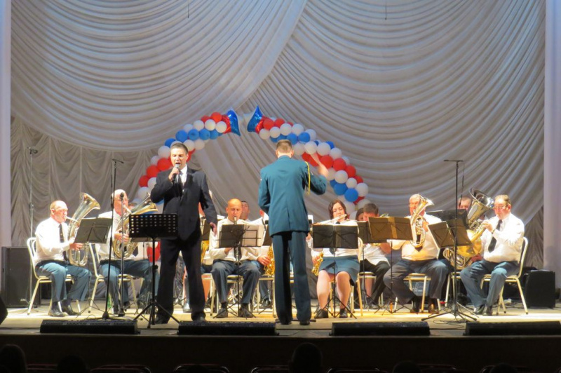 Члены семейного клуба «Верность» посетили юбилейный концерт военного оркестра 50-й бригады войск национальной гвардии Российской Федерации